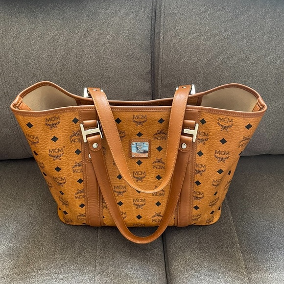 Authentic MCM bag.Super clean the inside. - Picture 2 of 3